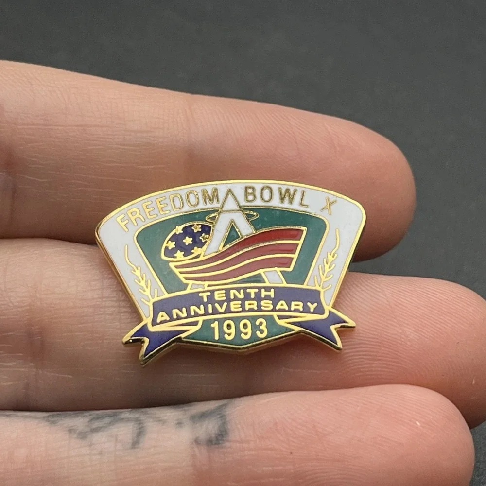 1993 Freedom Bowl X Tenth Anniversary Football Lapel Hat Pin